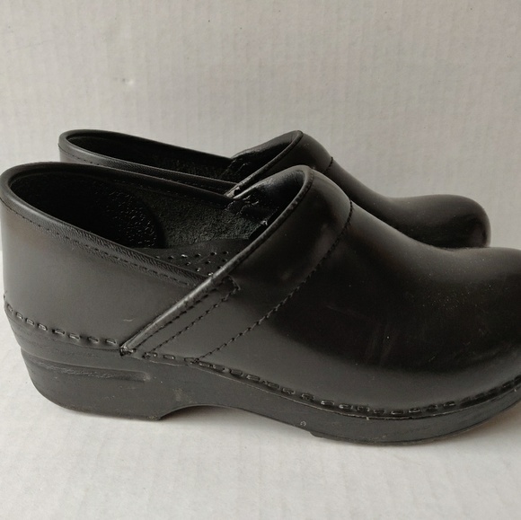 nursing shoes clogs dansko